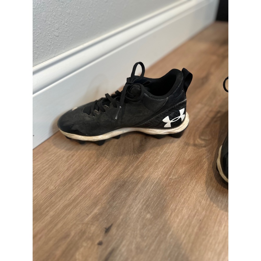 Under Armour Baseball Cleats Kids Youth 3.5 Black White Molded Athletic Sports - Picture 5 of 12